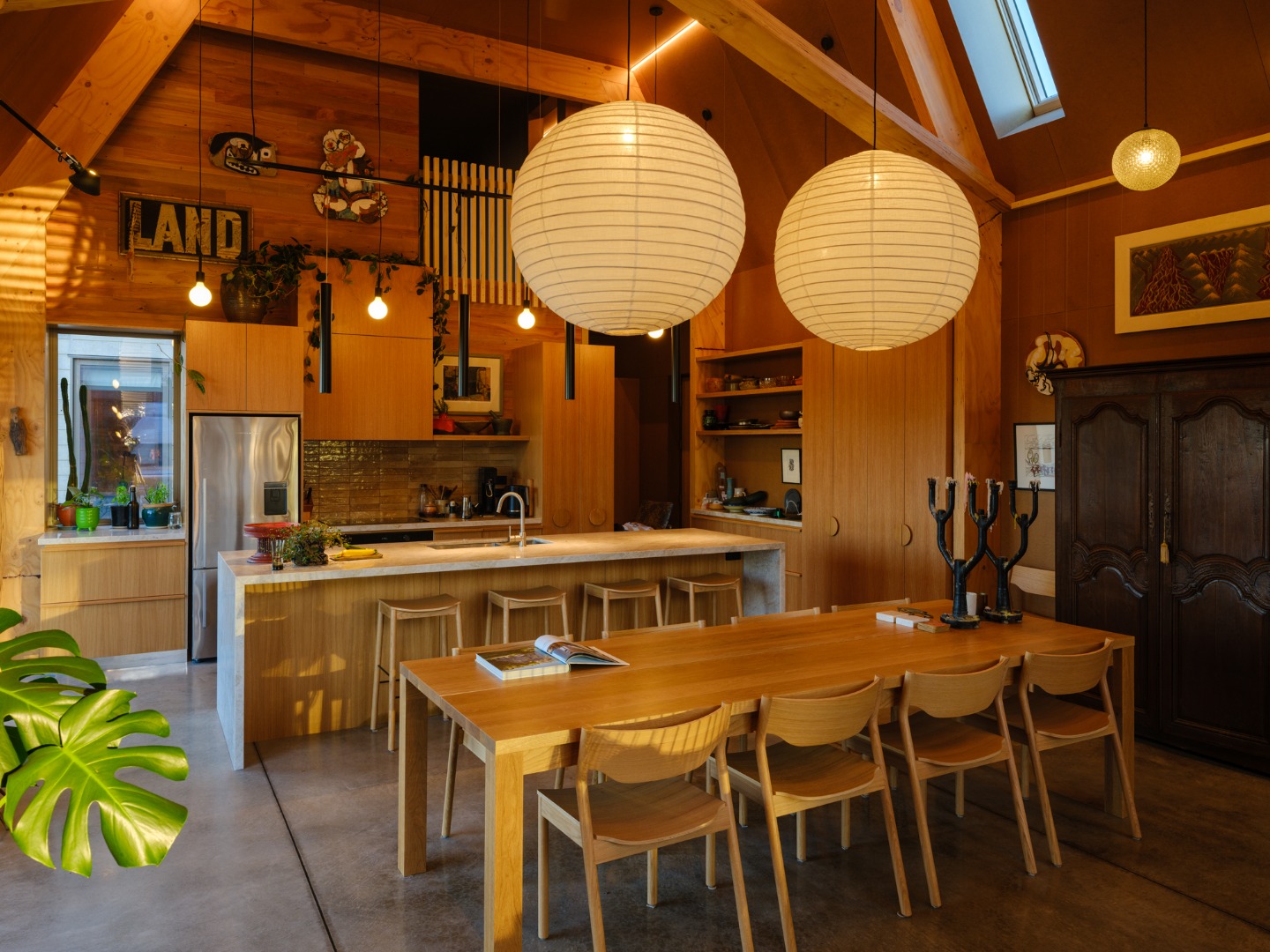 Exposed CLT trusses define tall, dramatic living spaces, while timber linings and recycled rimu bring warmth and tactility. Photo: Simon Devitt